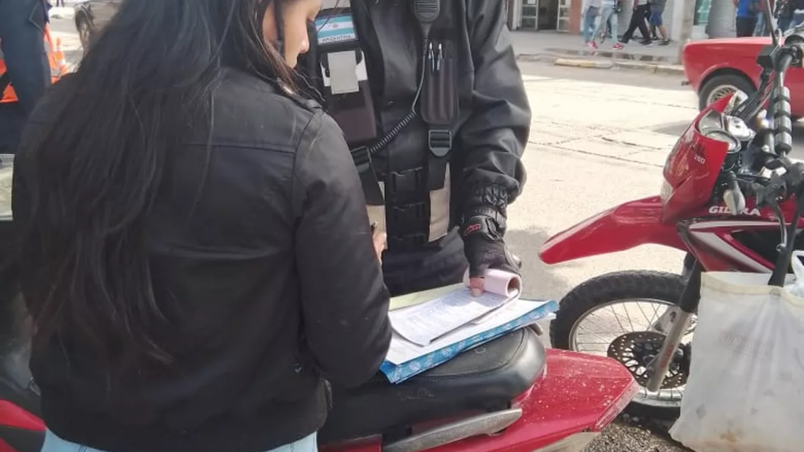 R�cord: en un solo d�a, demoraron a 30 motociclistas en Jujuy. D�nde hay controles