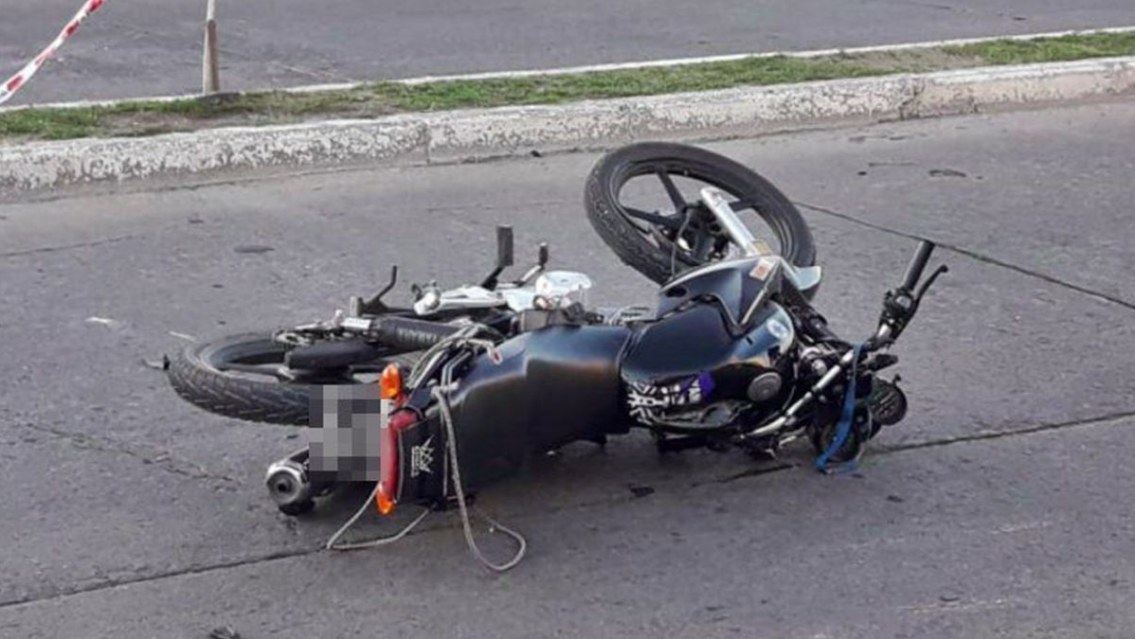 Sin piedad. Simularon asistirlo pero le terminaron robando la moto