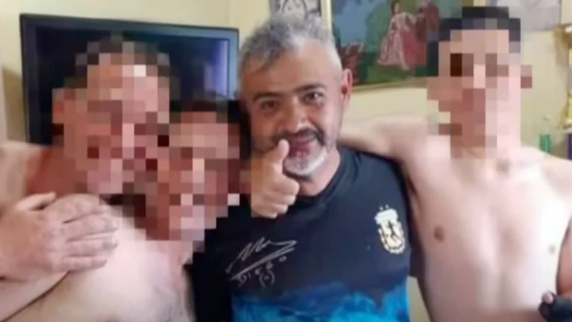 Demencia total: lo asesinó a cuchillazos porque no le mandó un remis