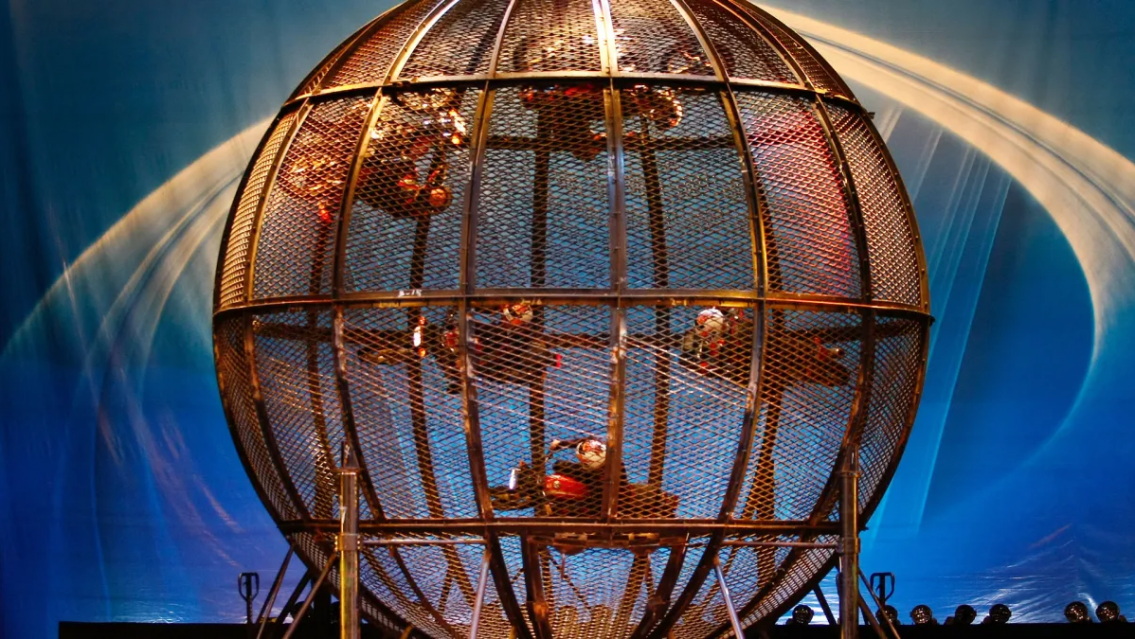 Tremendo accidente en el "Globo de la muerte" de un circo que visita el norte