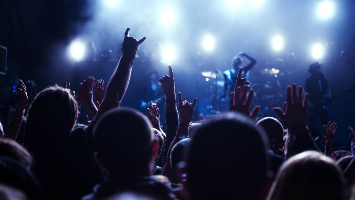 Ins�lito accidente dom�stico de un rockero argentino. Termin� en el hospital