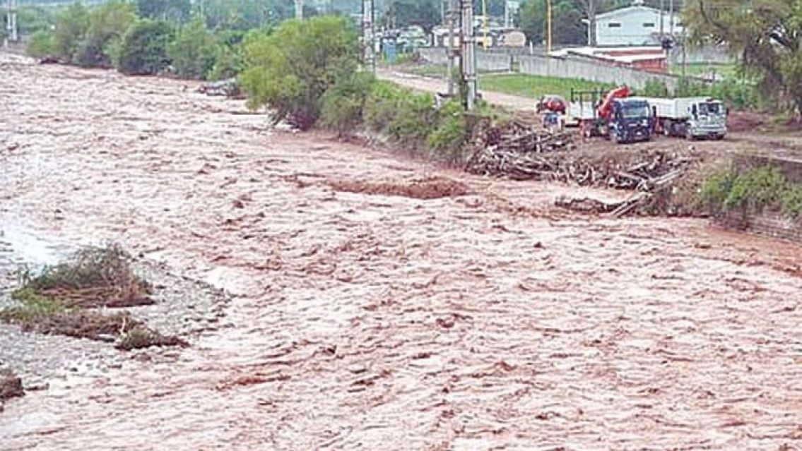 Temporal en Jujuy: Hay rutas cortadas por la crecida de ríos