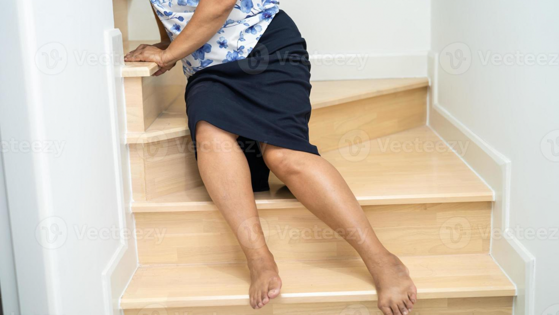 Tragedia dom�stica en Jujuy, rod� por las escaleras y falleci�. C�mo fue: