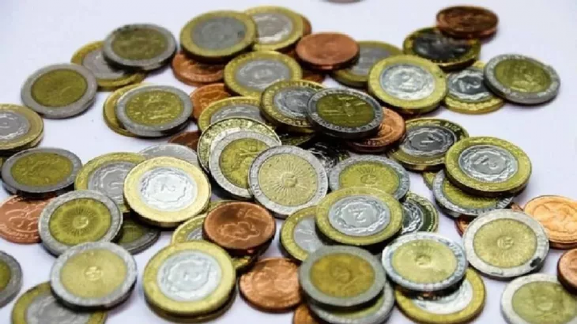 Algo no está bien: las monedas valen más por su material que por su denominación en Argentina