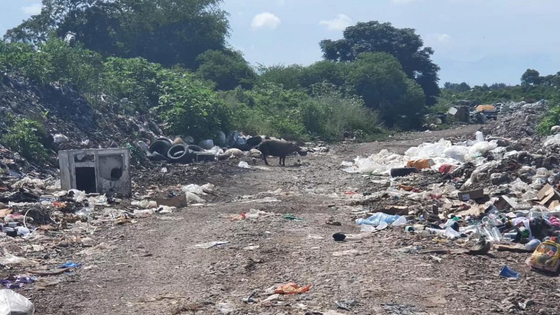 Un enorme basural a cielo abierto en Monterrico, una intendencia ausente