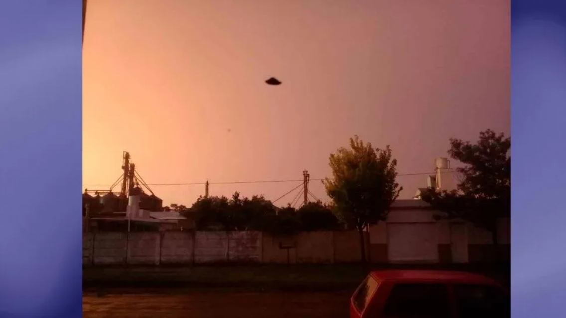 Impresionante avistamiento de OVNIS en este pueblo norte�o. HAY VIDEO