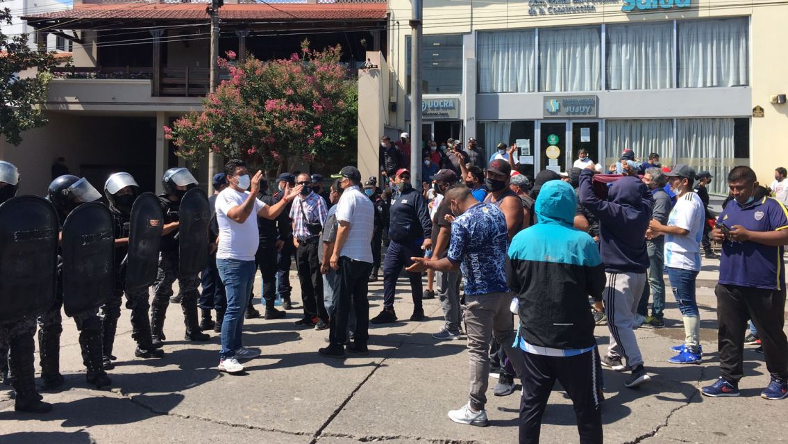 Tensión en la UOCRA de Jujuy en plenas elecciones: fuerte presencia policial