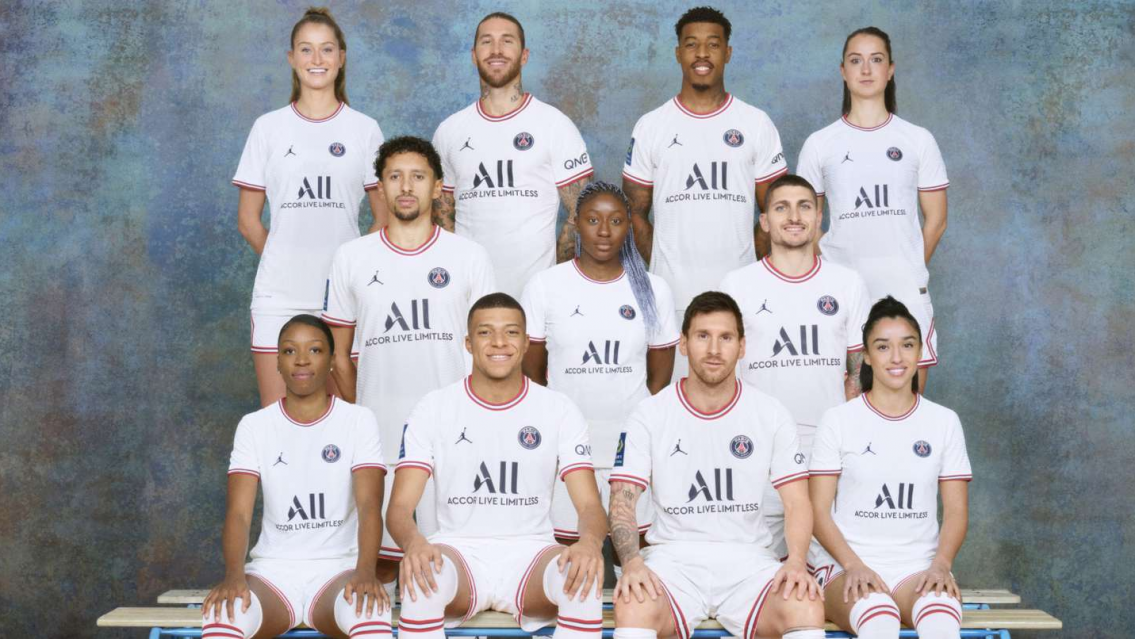 PSG present� nueva camiseta, pero �qu� pas� con los pies de MESSI?