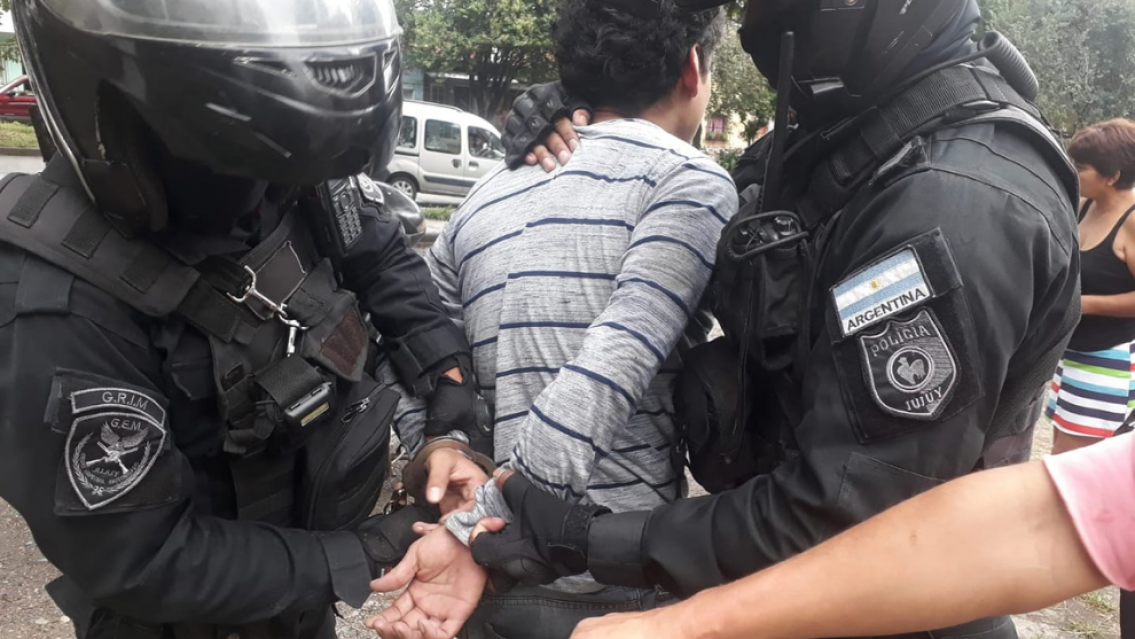 Lincharon a un joven jujeño por robar un celular. Vecinos lo capturaron