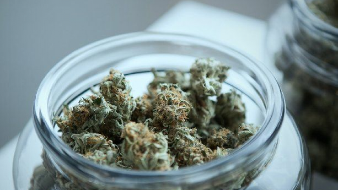 Consumi� cannabis, tuvo un episodio psic�tico y se amput� el pene