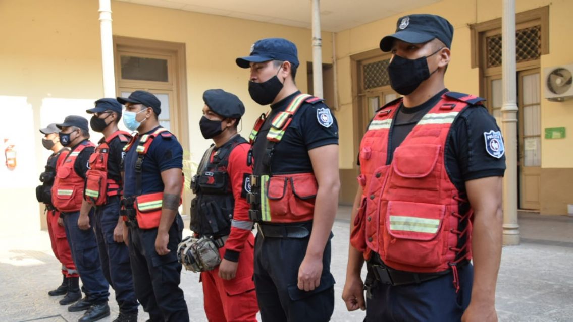Condecoraron a bomberos jujeños por luchar contra el fuego en Corrientes