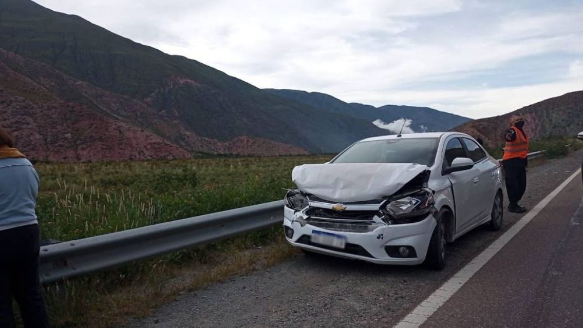 Tremendo accidente en carnaval: Dos autos chocaron camino a la Quebrada