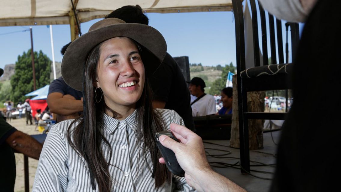 Sele Vera se puso un poncho y mostró a su compañero: "Te amo"