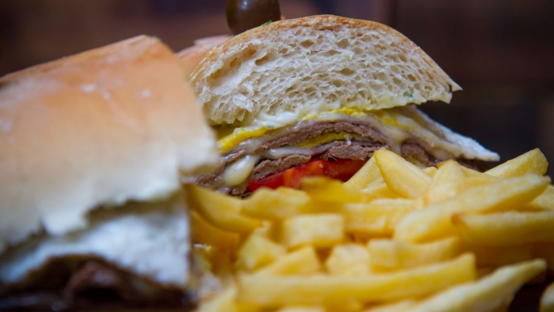 Por el precio de la carne las sandwicher�as dejan de vender el popular "lomito"