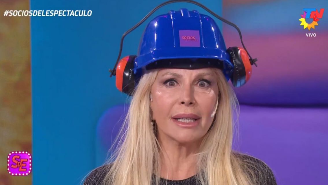 Graciela Alfano se baj� la remera y mostr� sus pechos: la enfermedad que sufre