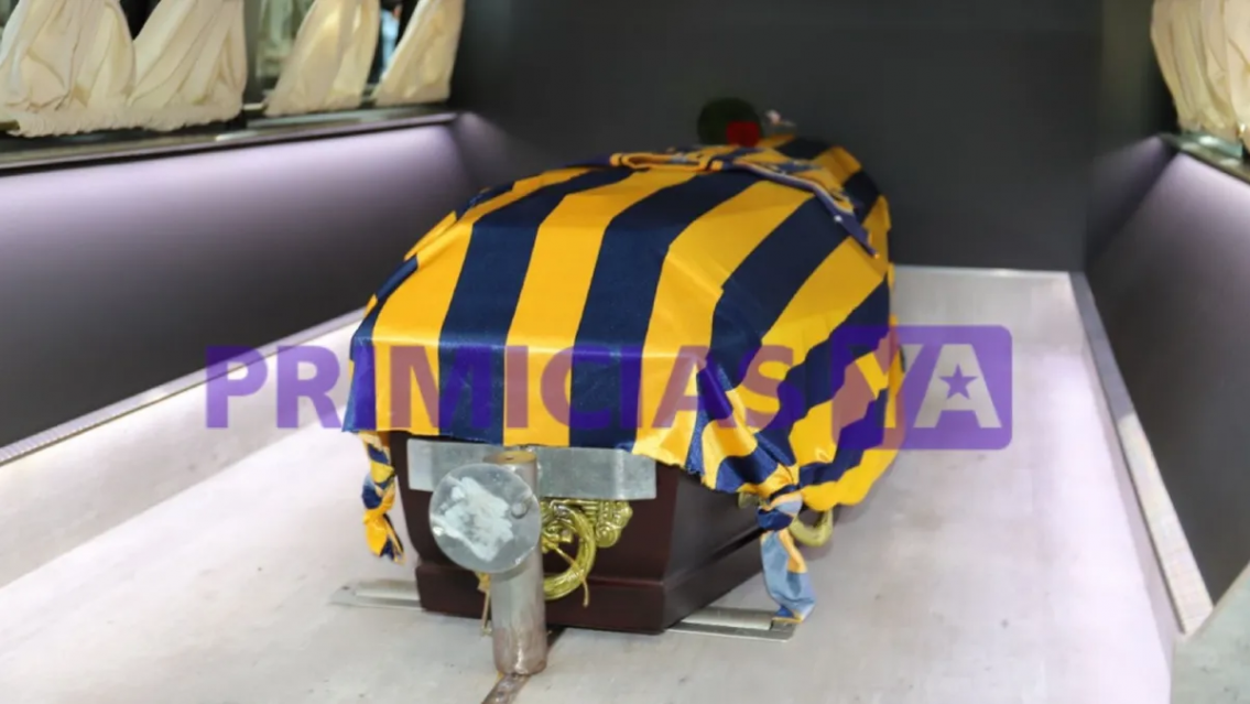 El �ltimo adi�s a Gerardo Roz�n. As� se llevaban el caj�n, con los colores del Canalla