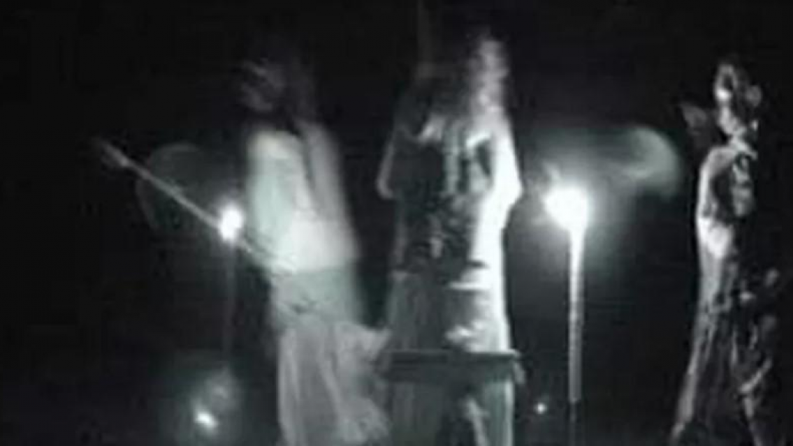 "Desnudas y con velas": aterrador encuentro con brujas en el norte