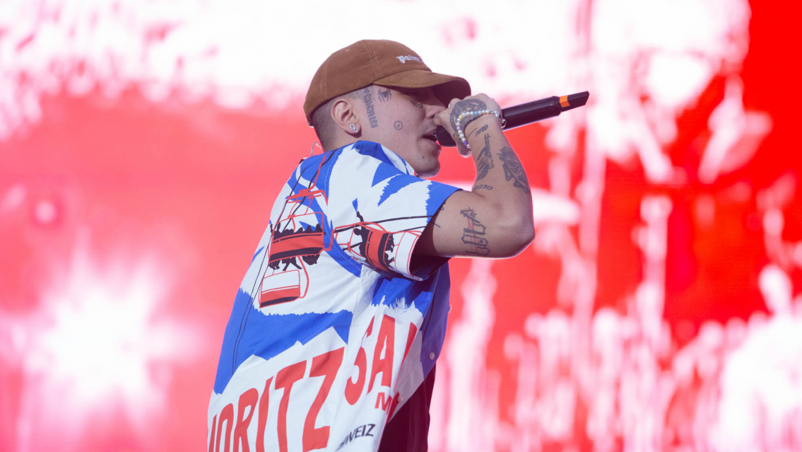 Muy molesto, Duki tuvo que cortar su show en el Lolla. "Le rompe las b..." HAY VIDEO