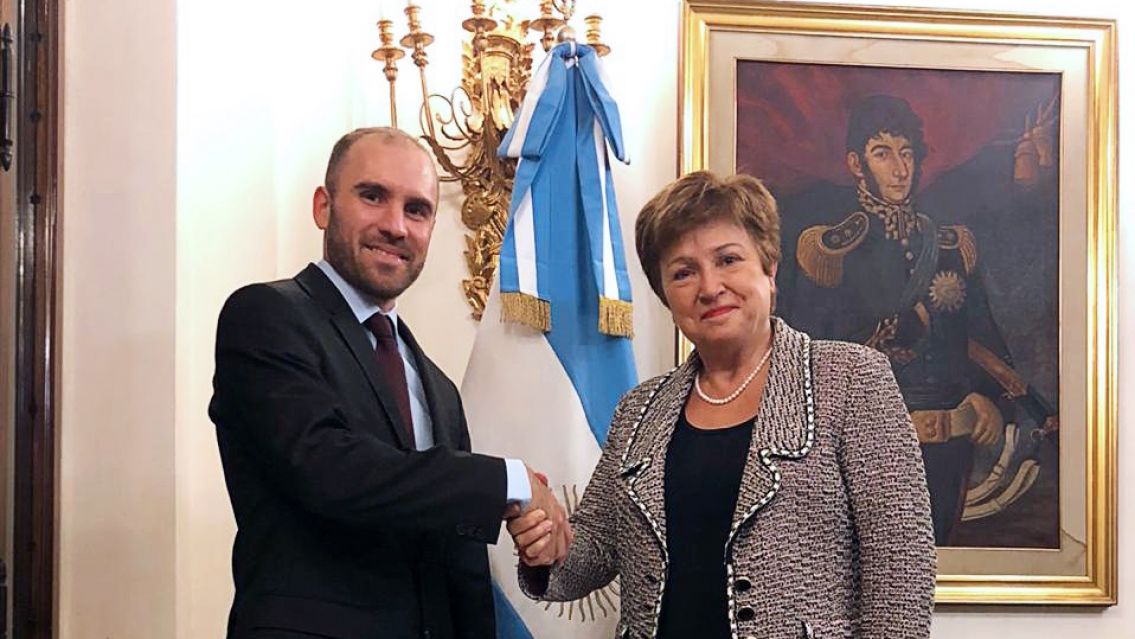 Apenas aceptó el FMI, hicieron crecer la deuda y ahora "recalibrarán metas"