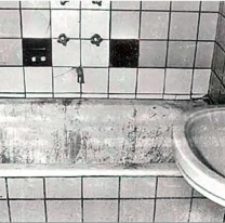 Dos mujeres muertas en la bañera y la pista del veneno de la serpiente. ¿Qué pasó?