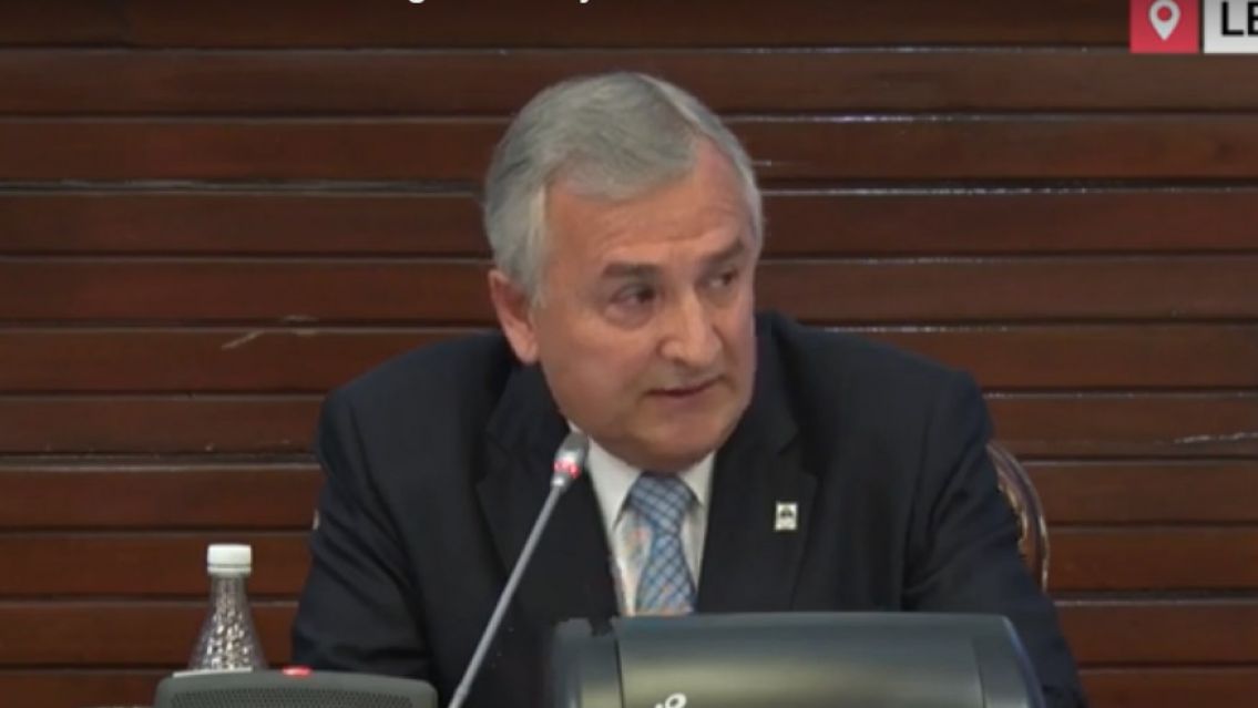 Morales pateó el tablero y cargó contra la crítica: "A mí que no me corran con..."