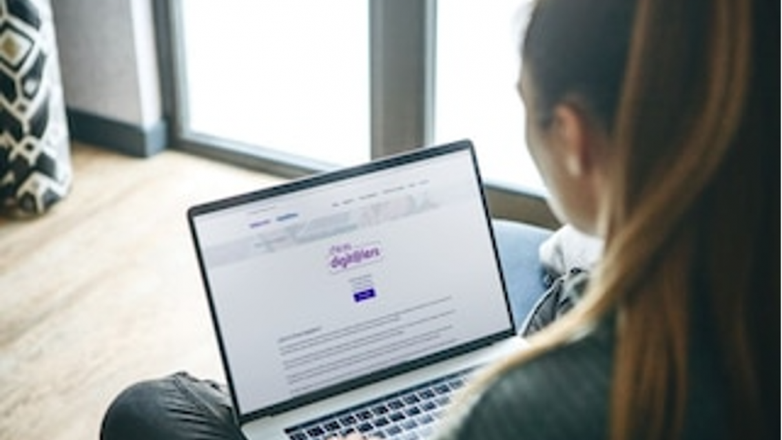 Cursos gratis de Telecom para mujeres adolescentes: Aprend� programaci�n y tecnolog�a