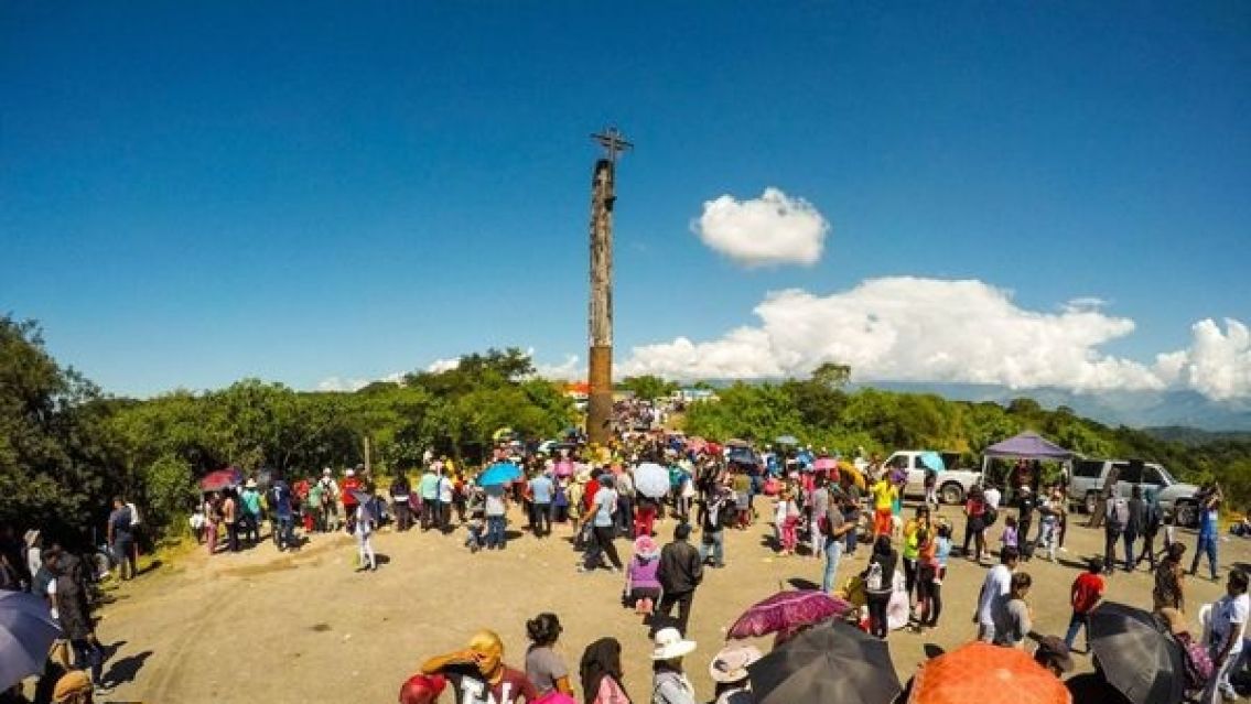 Después de 2 años: vuelve la peregrinación al Cerro de la Cruz en Jujuy