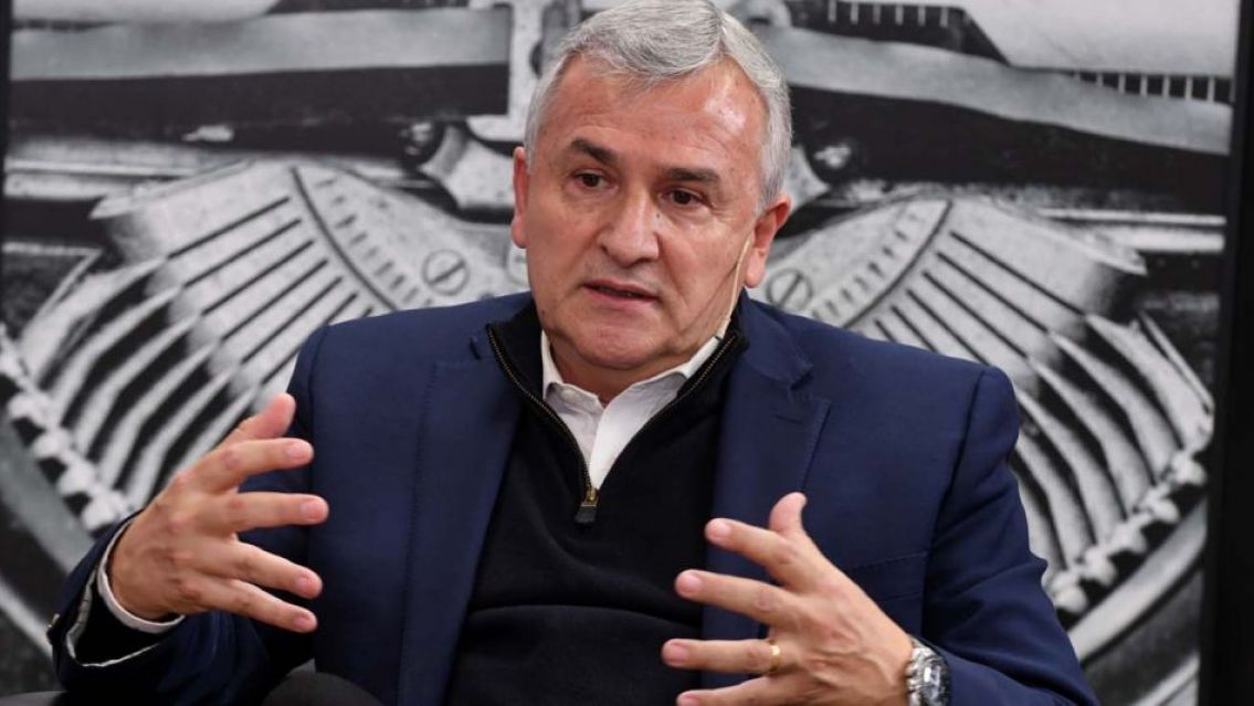 Gerardo Morales pidió que cada extranjero que venga al país pague un "seguro de salud obligatorio"