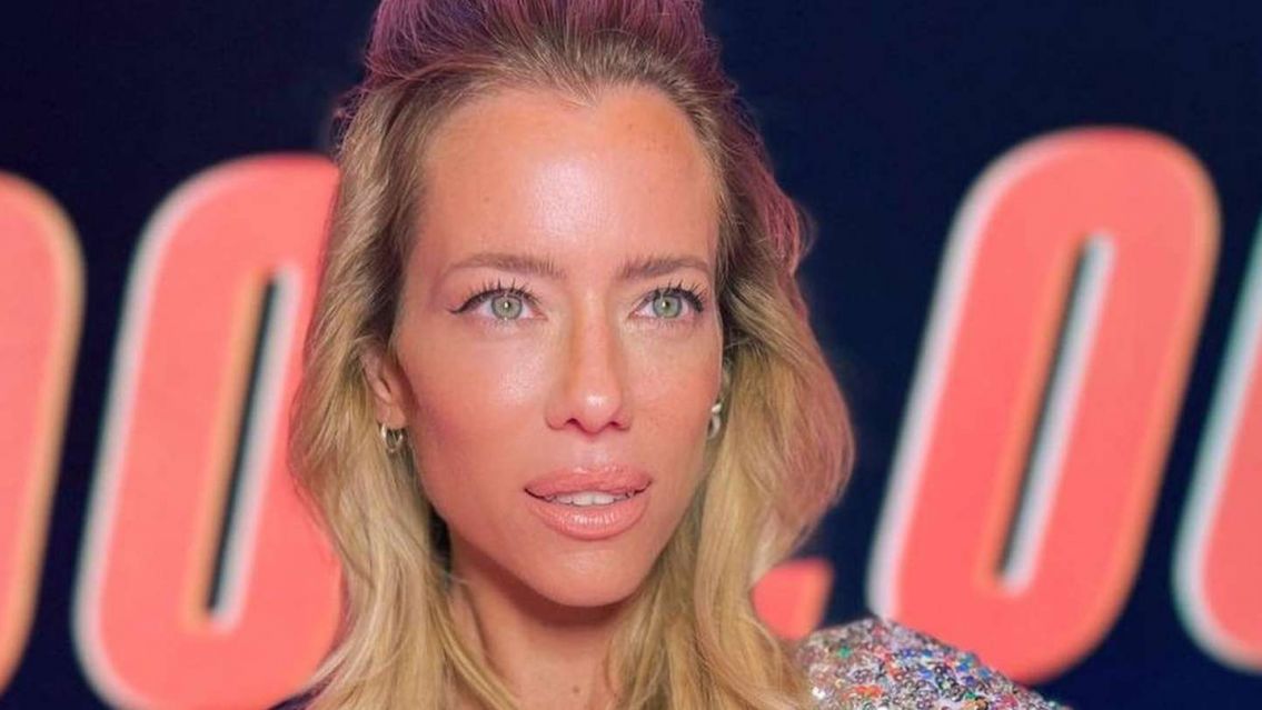 Nicole Neumann tambi�n se sum� a la moda "tanga a la vista". H�per hot y muy flaca