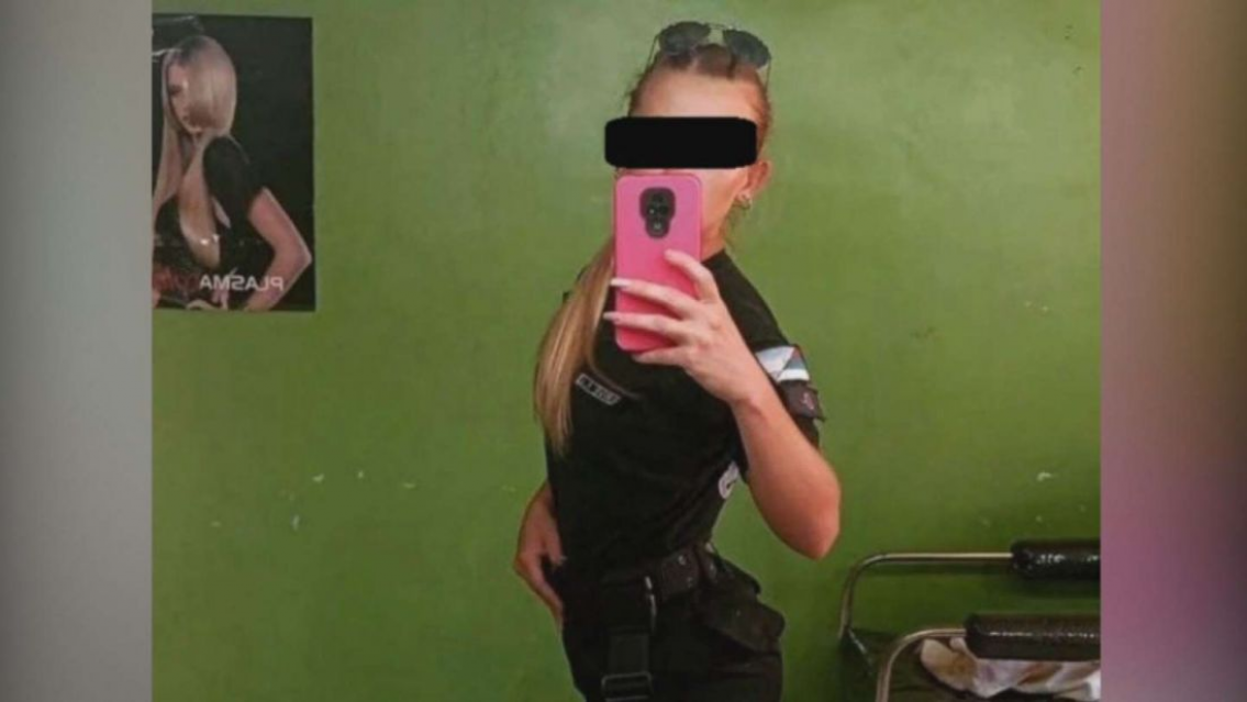 No era un disfraz, investigan a una polic�a por vender contenido "hot" con el uniforme 