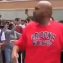 Un papá se agarró a trompadas con 30 estudiantes porque les hacían bullying a sus dos hijos