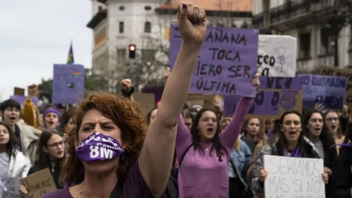 Hay pol�mica: se podr� abortar desde los 16 a�os y sin permiso de los padres