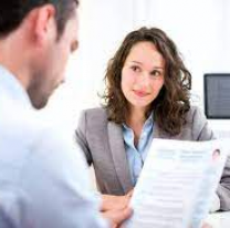 Le pidió hacer un trío en plena entrevista laboral: "Te hablo por tu cuerpo, engatuzás a cualquier hombre"