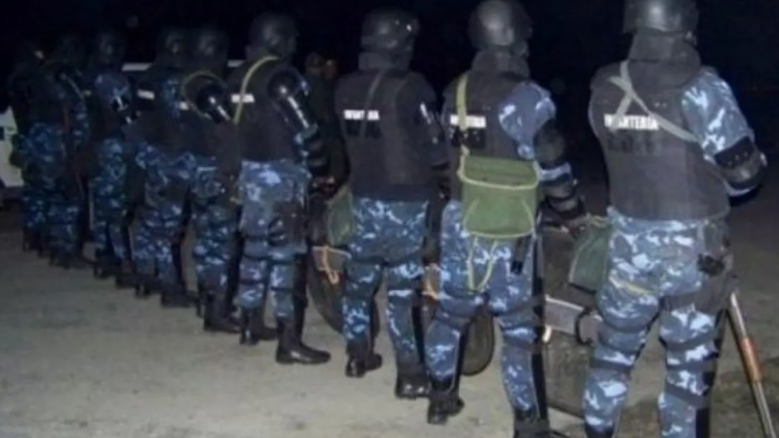 Caos en un barrio jujeño: cuatro borrachos se enfrentaron con infantería