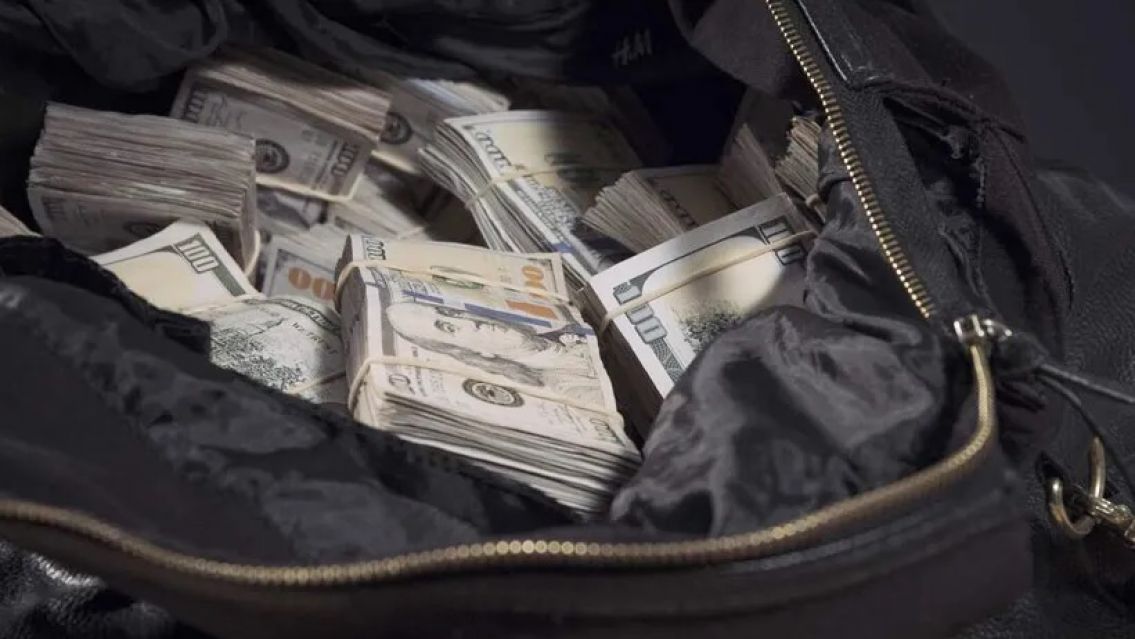 Robo millonario en Palpal�: ladrones se llevaron miles d�lares de un auto