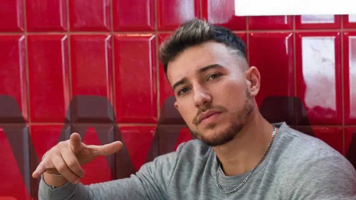 Piden que lo echen: "¿Cómo mier... se puede ser gay?", Martín Salwe de El Hotel de los Famosos