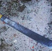 Dos jujeñas se pelearon en la calle: el novio de una le cortó un dedo con un machete