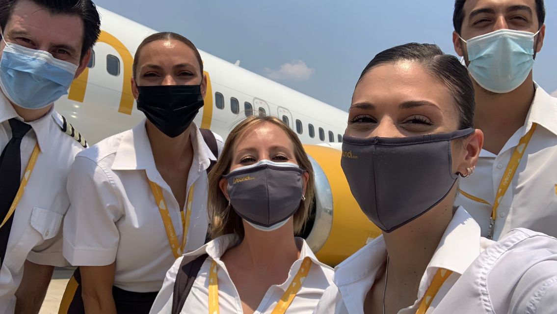 Flybondi está buscando empleados y paga sueldazos: así entras a la empresa