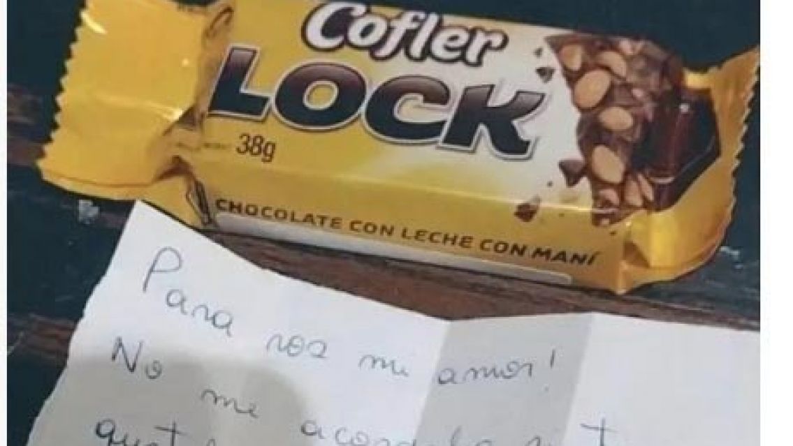 Le mand� un chocolate "Block" esperando enamorarla, pero lo destruy� con la respuesta