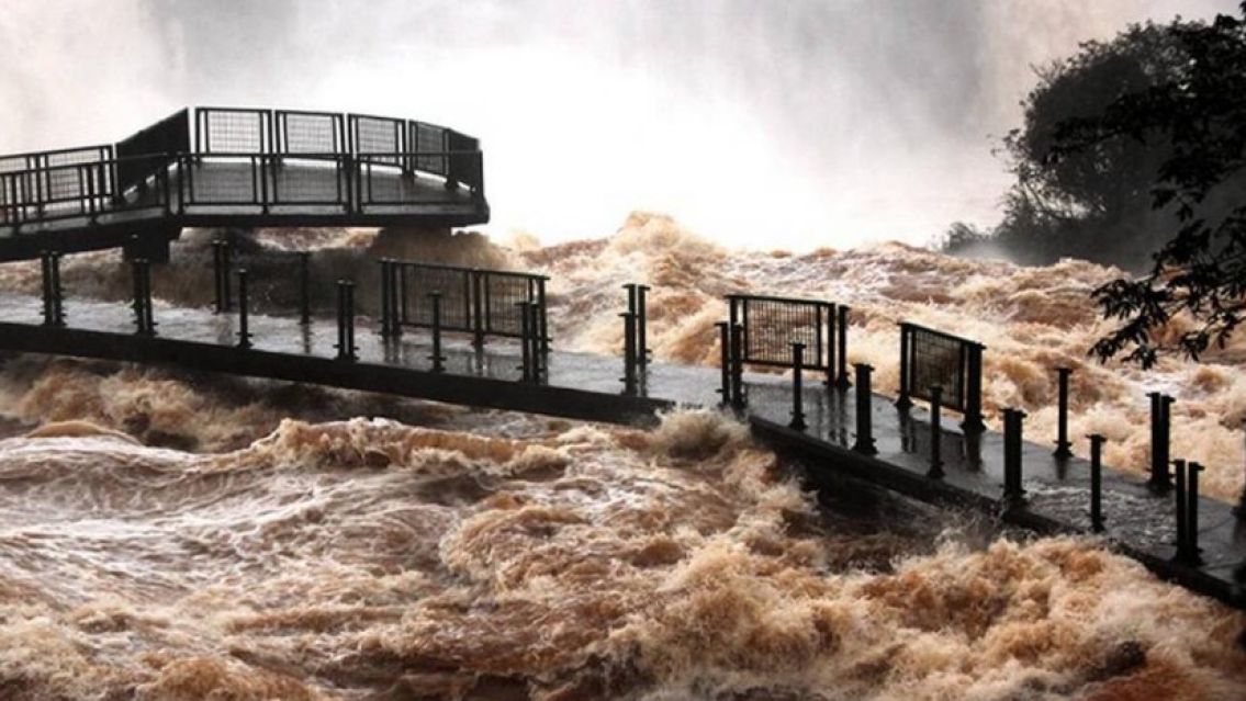 Garganta del Diablo: mir� la impresionante crecida del r�o Iguaz�