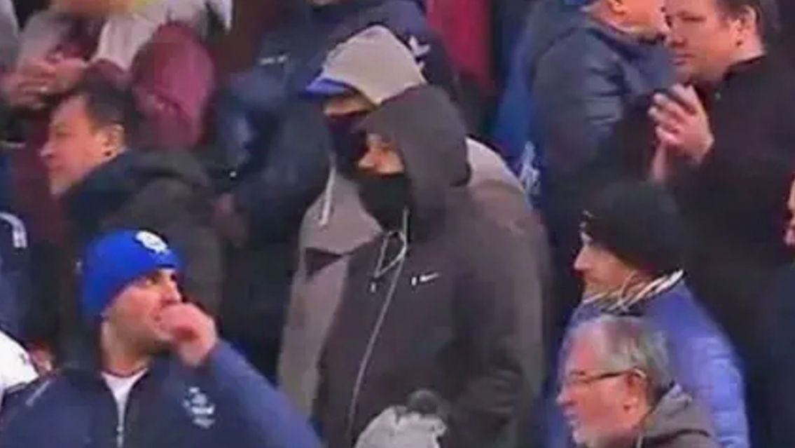 "¿Soy el único que lo ve?": aseguran que Maradona apareció de nuevo en una cancha