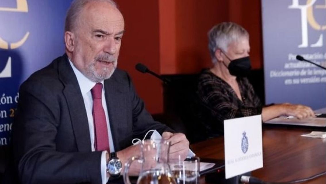 El titular de la RAE sobre el lenguaje inclusivo: "Si logran implantarlo, los felicitaremos"