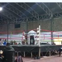 Gritos y pánico: Boxeadora jujeña se desplomó en el ring y casi muere