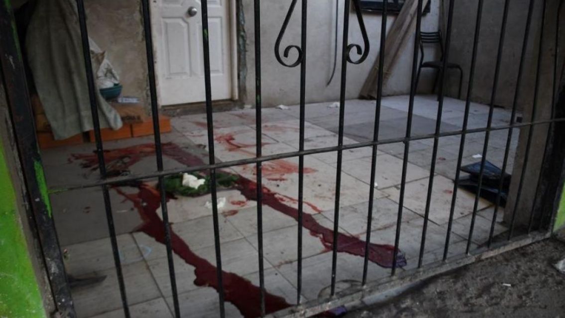 Asesinaron a balazos de una mujer de 53 a�os y su hija de 15: estaban a tres metros de su casa 