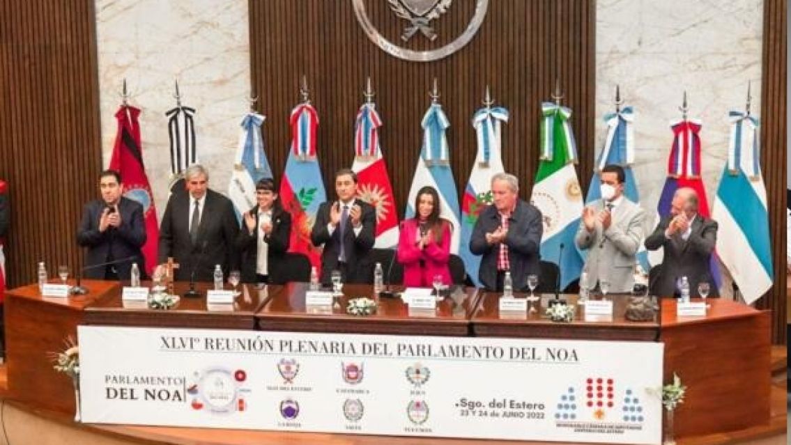 El vicegobernador de Jujuy firmó el pacto y dio luz a un nuevo Parlamento