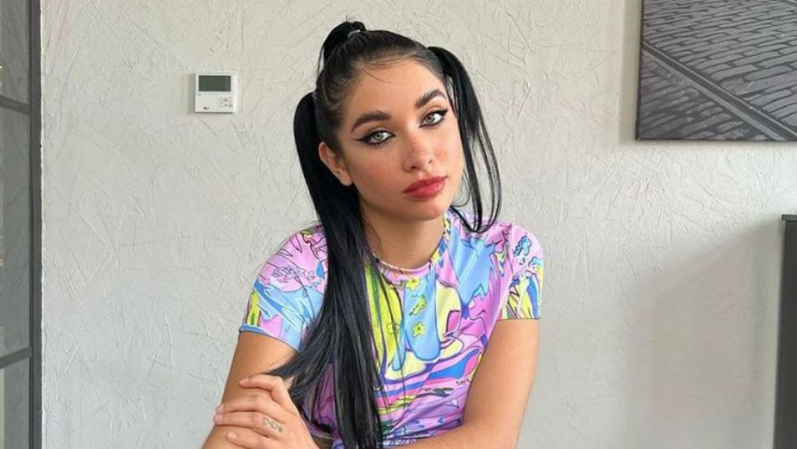 Harta de que le sigan preguntando por Rusherking Mar�a Becerra respondi� ante una multitud