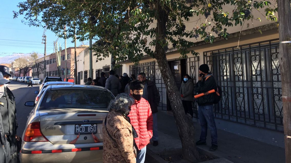 Jujuy: familiares de penitenciarios detenidos piden que "les sigan pagando el sueldo"