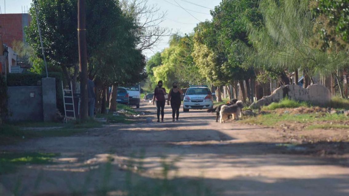 Entró a su casa, vio a su esposa con otro hombre y lo acuchilló: horror en el norte