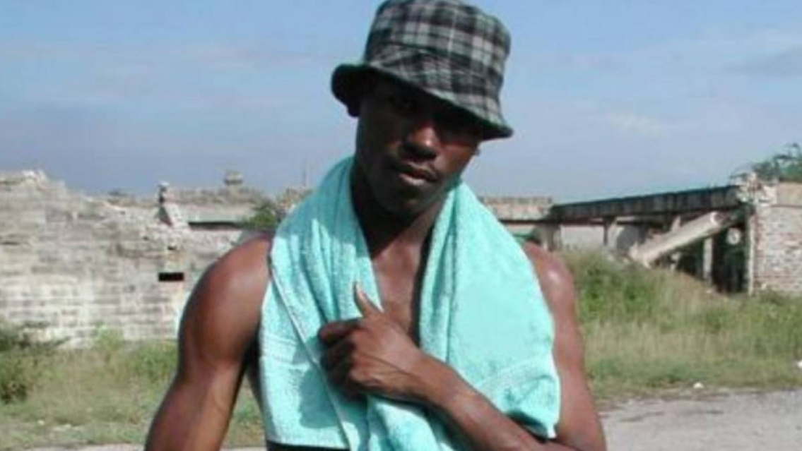 El "Maestro Longaniza" norte�o dej� este cartel en pleno centro: solo para ellas