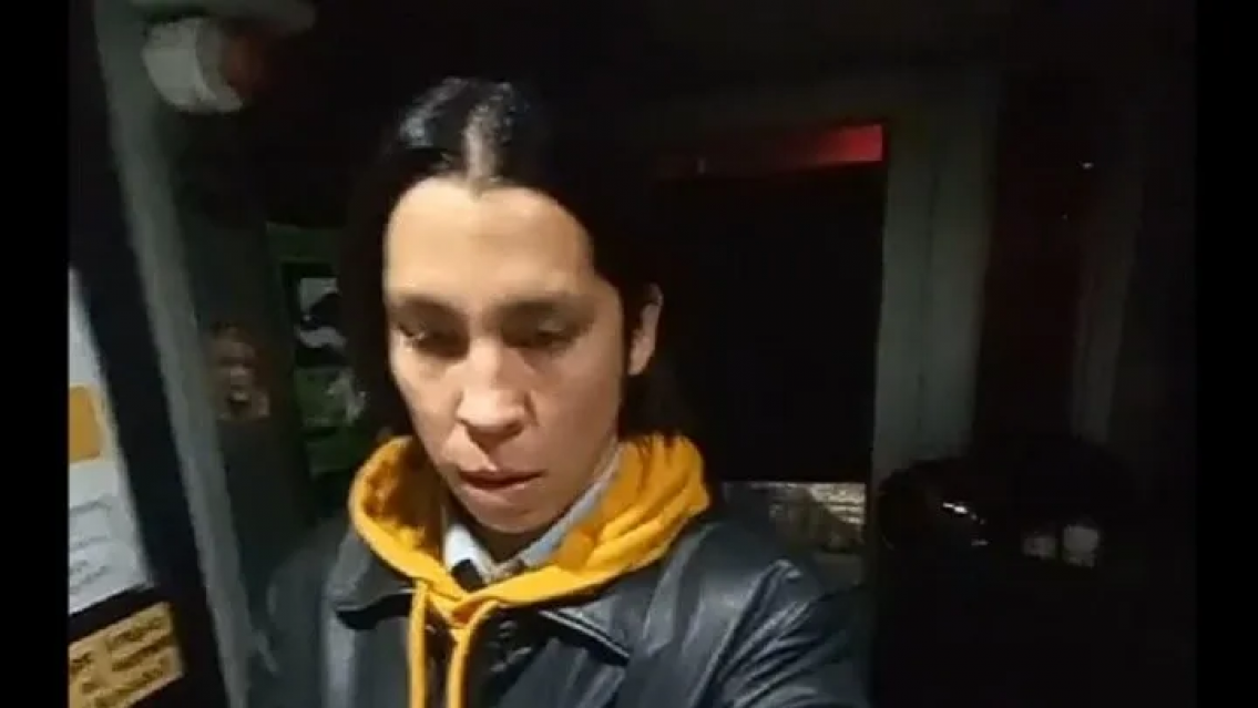 Se quedó helado por lo que vio en la ruta, no podía reaccionar. "Hay que hacerlo curar del susto"